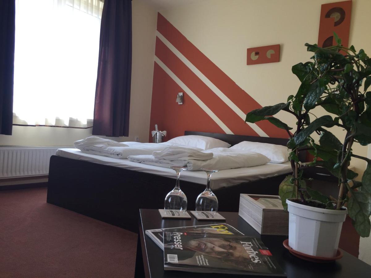 City Hotel Agoston Pecs Luaran gambar